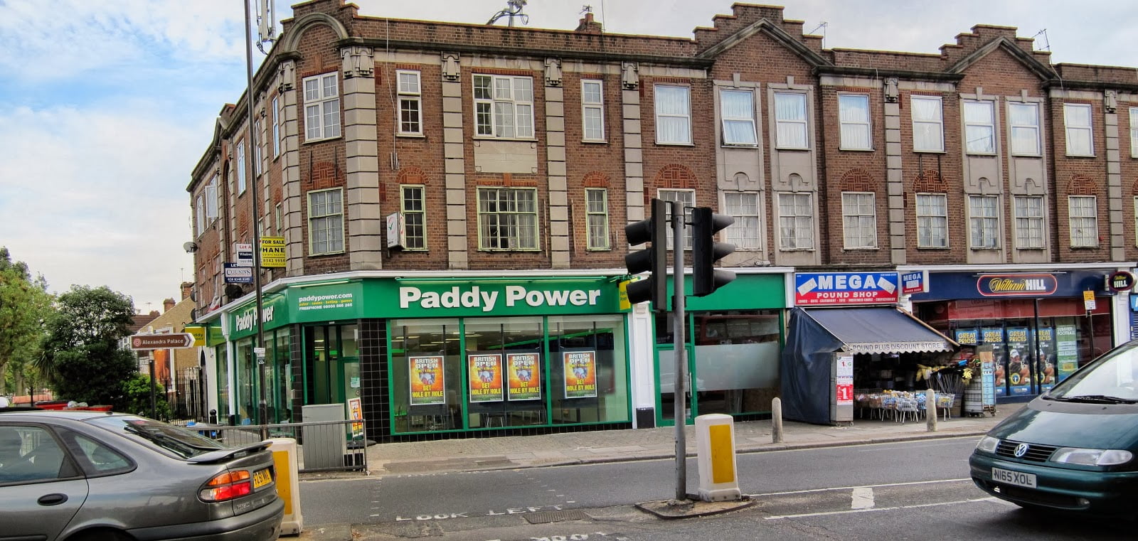 Paddy Power amp William Hill   Lordship Lane betting shops 5994966745 2